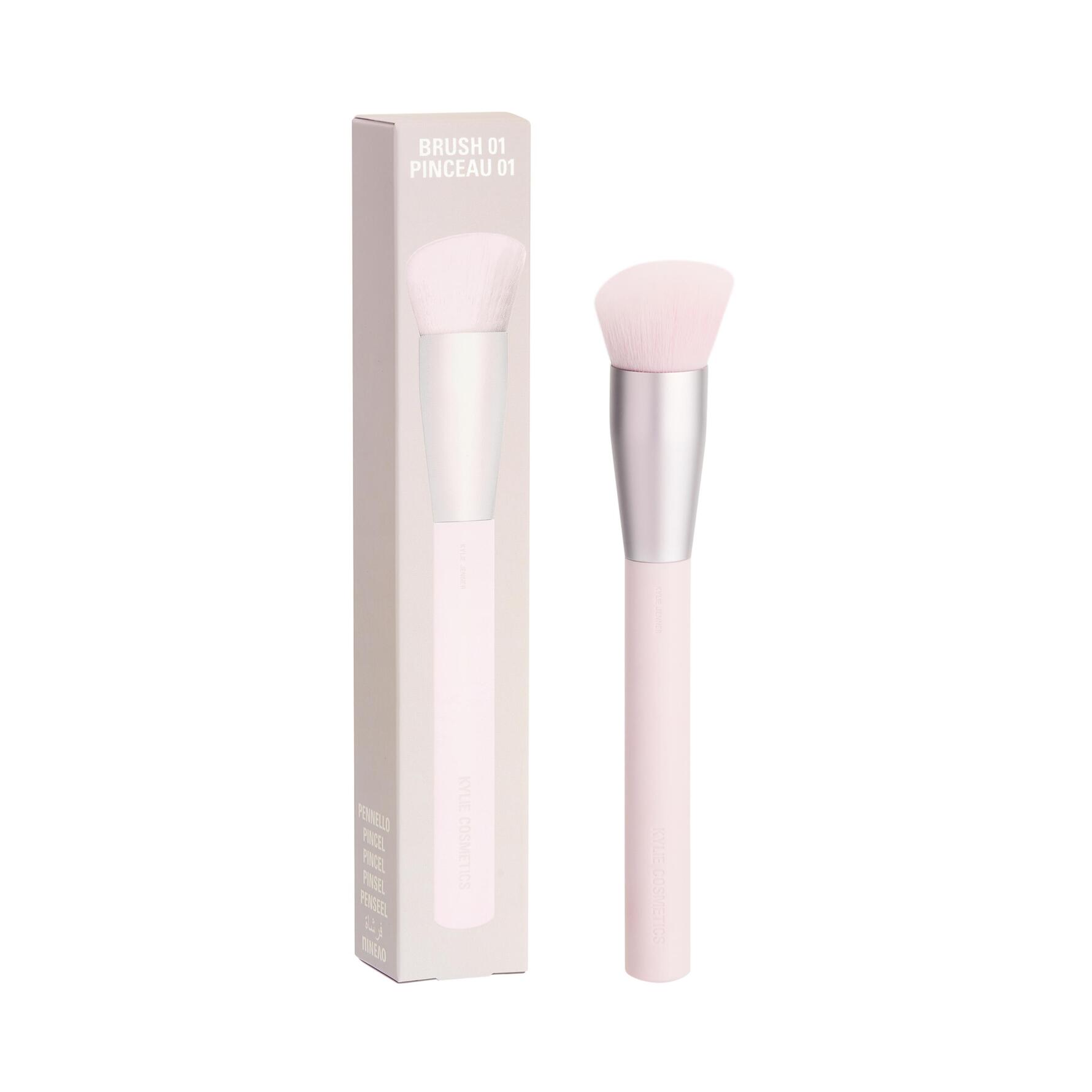 Kylie Cosmetics Foundation Brush 1 1