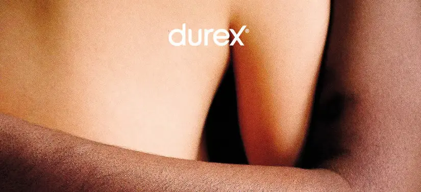Her ses ryggen af et menneske og armen af et andet menneske som holder om det første menneske. Øverst er Durex-logoet.