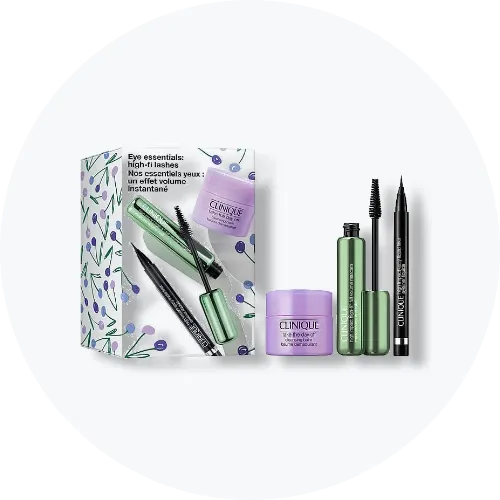 Her ses et billede med et gavekit fra Clinique placeret mod en lys, rund baggrund. Der ses blandt andet mascara, eyeliner og hudplejeprodukter samt en æske med teksten “Eye essentials: high-fi lashes”. Produkterne er i grønne, sorte og lilla nuancer.