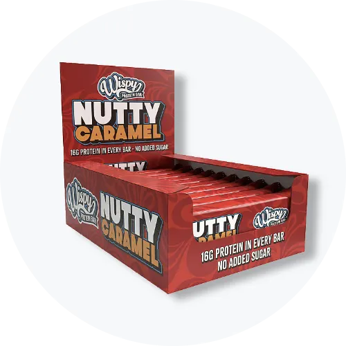 Nutty caramel proteinbarer i kasse