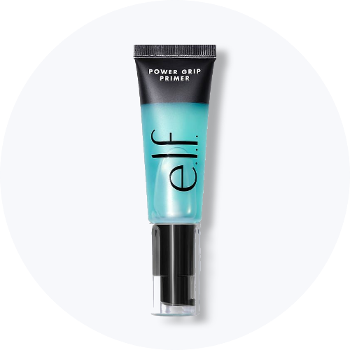Her ses et billede af et primer-produkt fra e.l.f. placeret centralt mod en lys, rund baggrund. På produktet står teksten “POWER GRIP PRIMER” samt “e.l.f.”. Tuben er i turkis og sort design.