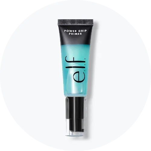 Her ses et billede af et primer-produkt fra e.l.f. placeret centralt mod en lys, rund baggrund. På produktet står teksten “POWER GRIP PRIMER” samt “e.l.f.”. Tuben er i turkis og sort design.