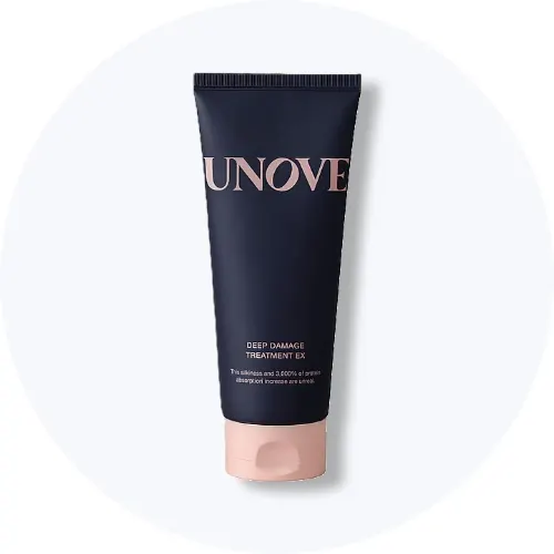 Her ses en UNOVE Deep Damage Treatment EX i mørkeblå emballage med lyserødt låg på en lys baggrund.