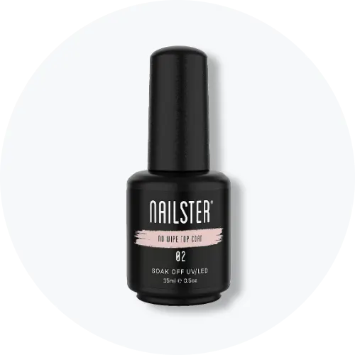 Her ses Nailster No Wipe Top Coat 02 i en sort flaske med sort låg. På emballagen står blandt andet “No Wipe Top Coat”, “02” og “Soak Off UV/LED”