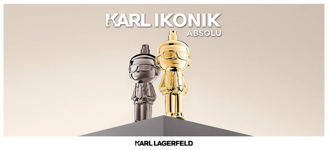Her ses et billede med to parfumeflakoner formet som figurer placeret på en piedestal mod en lys baggrund. Den ene er i sølvfarve, og den anden er i guldfarve. Øverst står teksten “KARL IKONIK ABSOLU”, og nederst står “KARL LAGERFELD”.