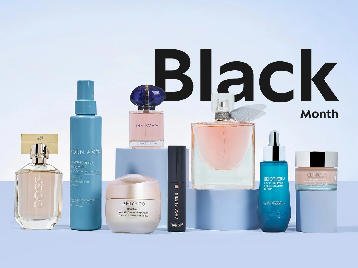 Diverse skønhedsprodukter, herunder parfumer, hårspray, creme, mascara og serum, vist med teksten 'Black Month'.