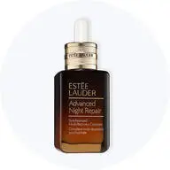 Estée Lauder Advanced Night Repair serum i en firkantet brun flaske med pipette.