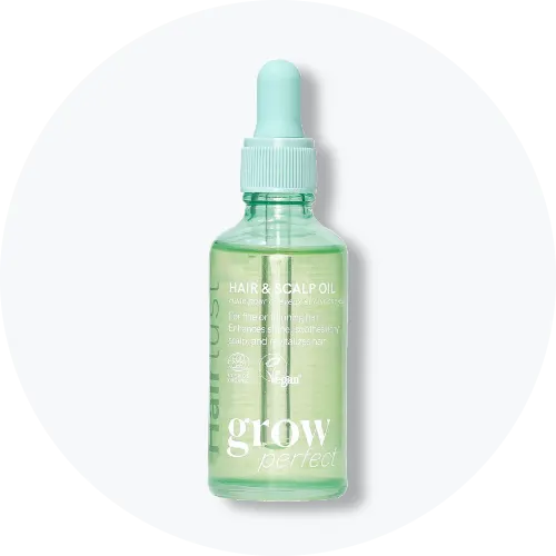 Her ses Grow Perfect Hair & Scalp Oil i en transparent grøn flaske med pipette. På emballagen står blandt andet “Hair & Scalp Oil”, “For fine or thinning hair” og “Vegan”.