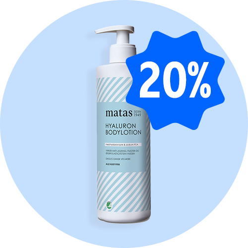 Matas Hyaluron Bodylotion med pumpe på lyseblå baggrund med blåt 20%-mærke.