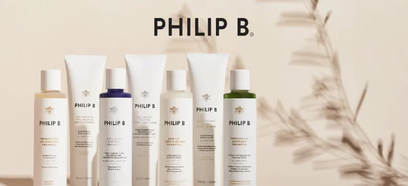 Her ses flere hvide Philip B produkter på række. Baggrunden er lys og for oven ses deres logo.