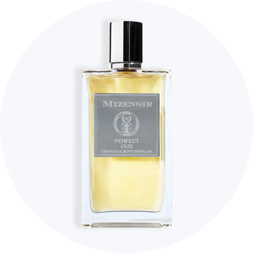 En rektangulær glasflaske Mizensir Perfect Oud parfume af Alberto Morillas, med gul væske, sølvfarvet etiket og sølv-sort låg.