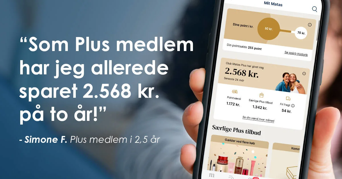 Her ses en blålig baggrund, hvor der i højre side bliver holdt en mobil frem. På mobilens skærm ses en Club-Matas-Plus-Profil, hvor man kan se at kunden har sparet 2568 kr. ved at være plus medlem. I venstre side bliver dette beskrevet med en hvid tekst.