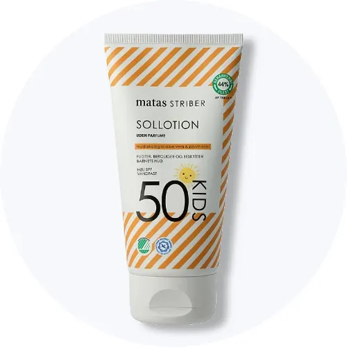 Her ses en Matas Striber Kids sollotion SPF 50 i hvid og orange emballage på en lys baggrund.