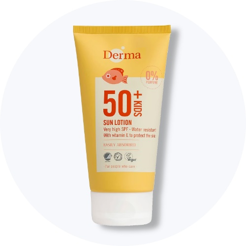 Her ses en solcreme til børn. Den har en spray-funktion, er fra Derma med faktor 50. 