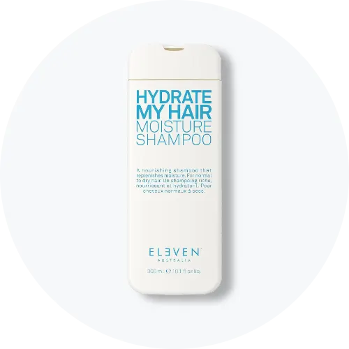 Her ses Eleven Australia Hydrate My Hair Moisture Shampoo i en hvid flaske med blå tekst. På emballagen står blandt andet “Hydrate My Hair Moisture Shampoo”, “Eleven Australia” og “300 ml”.