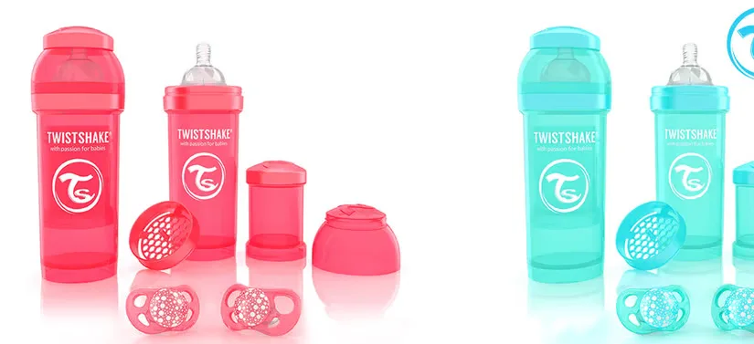 Her ses flere Twistshake produkter i pink og blå. Baggrunden er hvid.