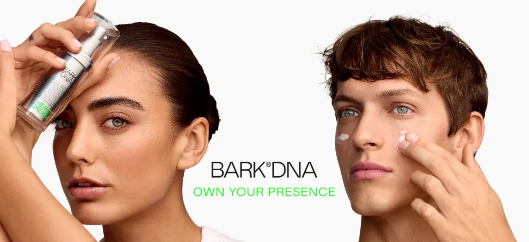 Her ses en kvinde, en mand og BARK™DNA produkter.