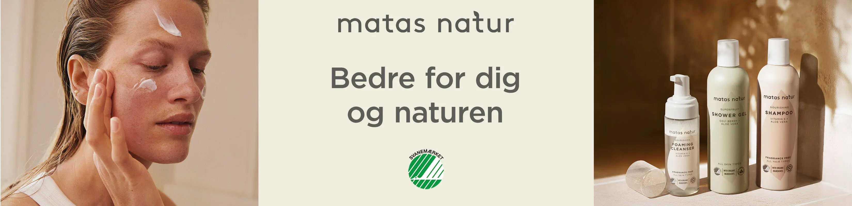 Banner fra Matas Natur. Til venstre påfører en person creme i ansigtet. I midten står teksten ‘Bedre for dig og naturen’ samt et svanemærke. Til højre vises flere Matas Natur produkter som cleanser, shower gel og shampoo på en lys overflade.