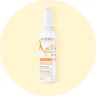 Her ses en solcreme til børn med faktor 50. Den er fra A-Derma og har en lysegul baggrund.