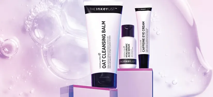 Her ses en lilla baggrund med tre forskellige sorte og hvide produkter fra The INKEY List
