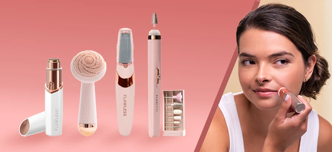 Her ses Flawless beauty tools – ansigtstrimmer, rensebørste og negleplejeværktøj på en lyserød baggrund samt en kvinde, der bruger en ansigtstrimmer.