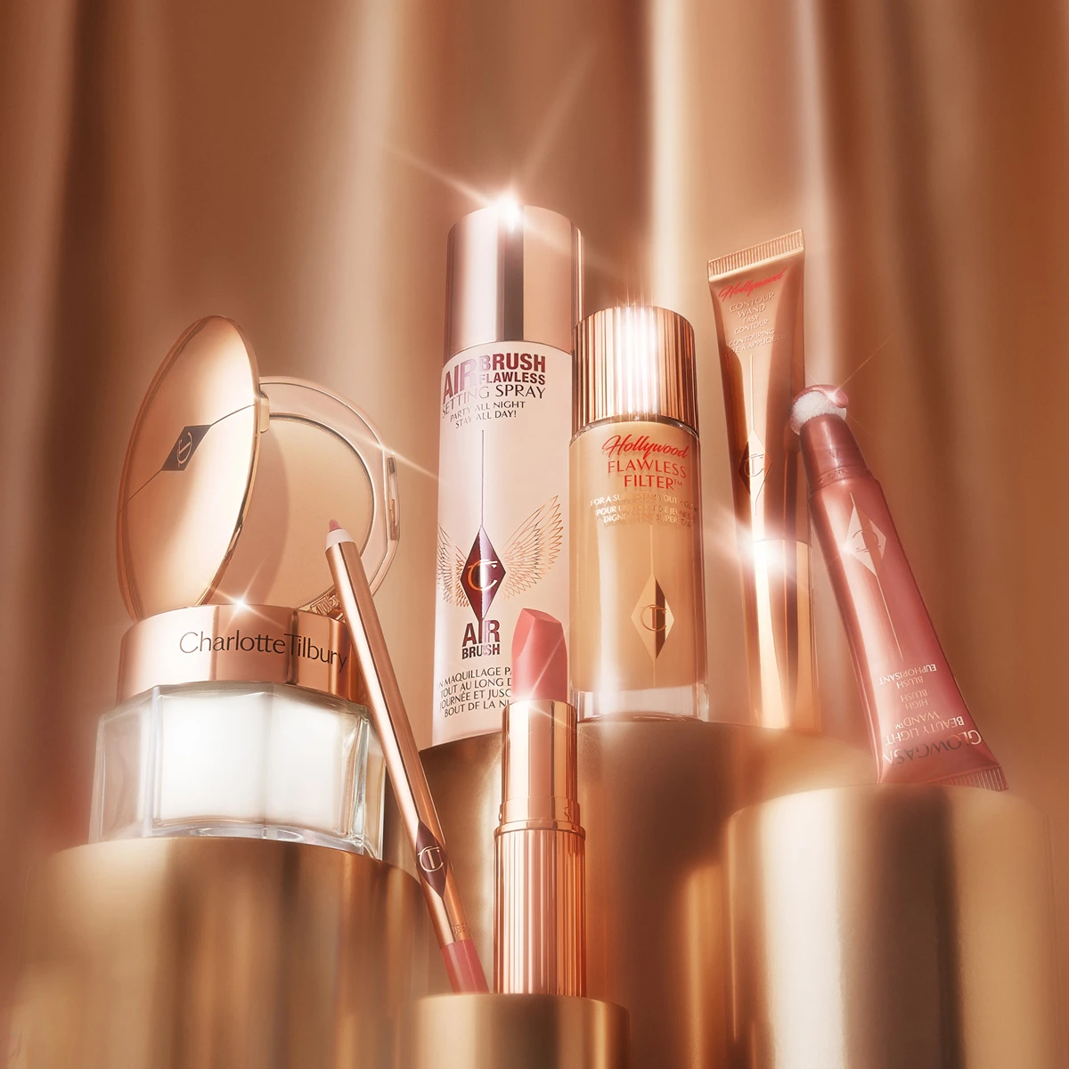 Charlotte Tilbury makeup: Airbrush Flawless Setting Spray, Hollywood Flawless Filter og andre produkter i rosaguld.