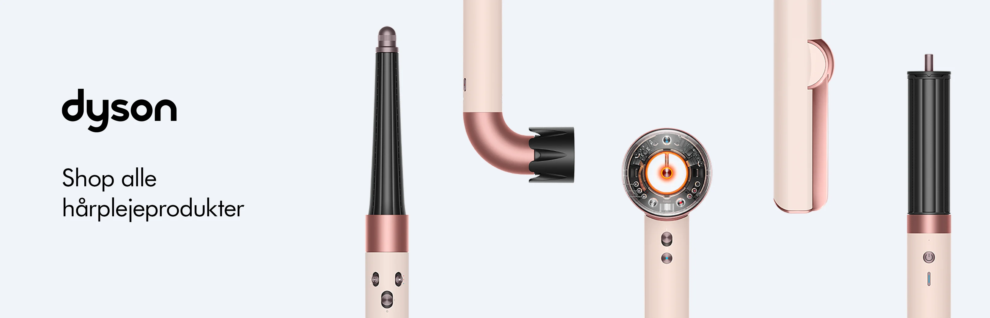 Her ses et kampagnebillede for Dyson Beauty med et udvalg af hårstylingprodukter og tilbehør i Ceramic Pink/Rose Gold. Produkterne vises enkeltvis fra forskellige vinkler mod en lys baggrund og omfatter blandt andet styling- og krølletilbehør samt en hårtørrer. I den brede version står Dyson-logoet til venstre sammen med teksten “Shop alle hårplejeprodukter”.
