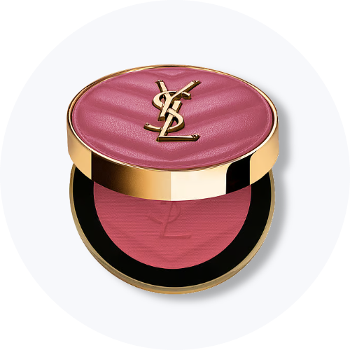 Her ses en åben Yves Saint Laurent blush i en rosa nuance. Produktet har en rund guldfarvet beholder med rosa låg og YSL-logo.