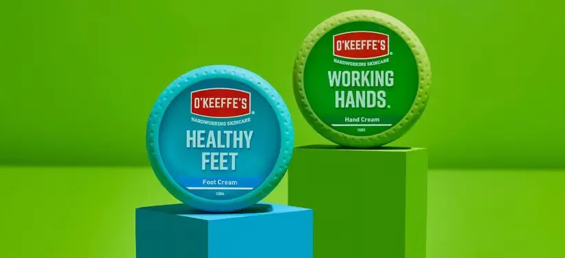 Her ses to O'KEEFFE'S produkter på en grøn baggrund.