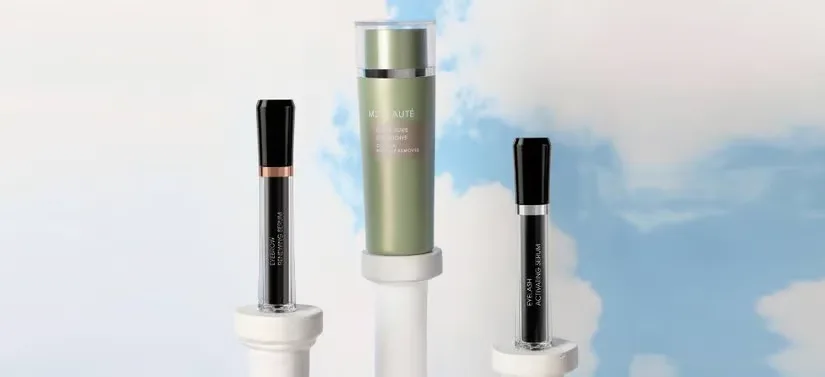 Her ses tre M2 Beauté produkter oppe i himlen.