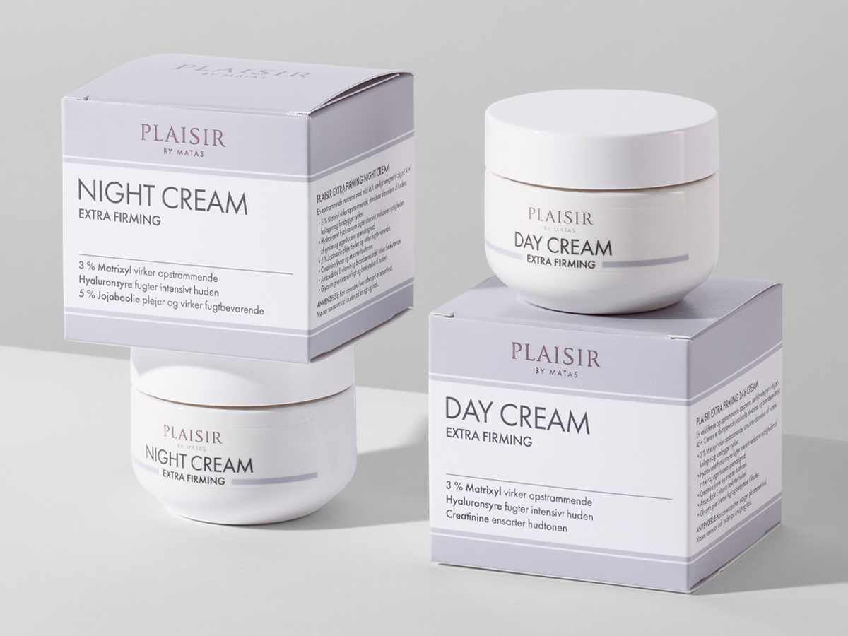 Plaisir by Matas Extra Firming Natcreme og Dagcreme. Begge vist med krukke og tilhørende æske.