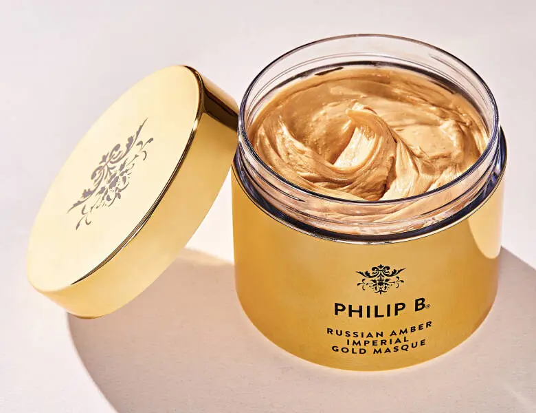 Her ses et guld produkt fra Philip B på en lys baggrund. 