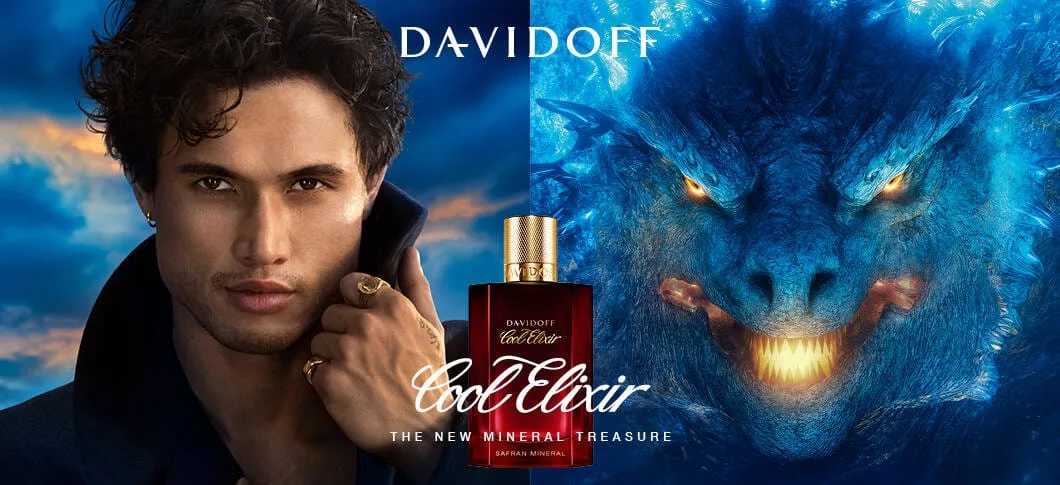 Her ses et billede opdelt i to dele. Til venstre ses en person mod en blå baggrund, og til højre ses et fantasivæsen med blå farver. I midten ses en parfumeflakon med teksten “Davidoff Cool Elixir”. Øverst står “DAVIDOFF”, og nederst står “Cool Elixir” samt “THE NEW MINERAL TREASURE”.