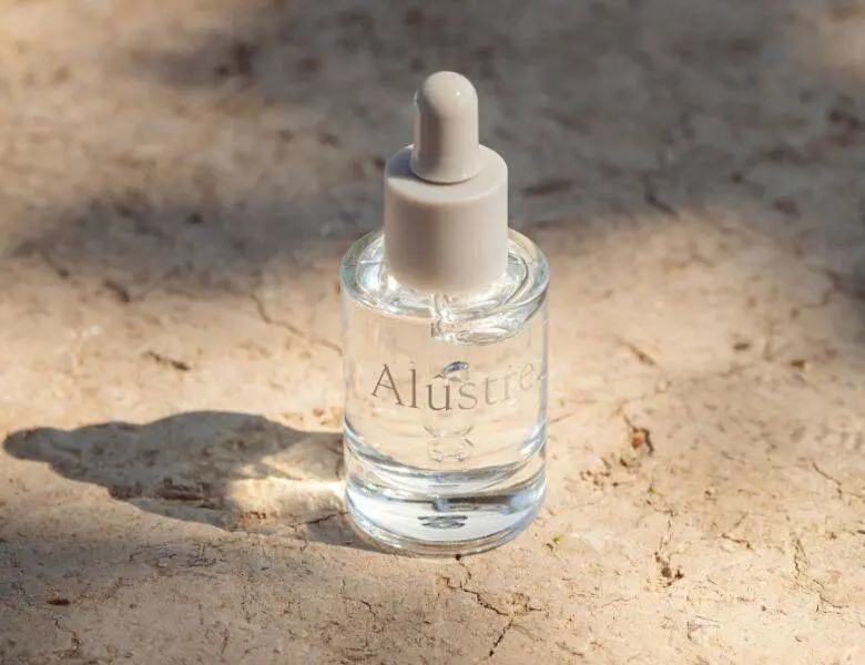 Her ses et klart produkt på et lyst gulv.