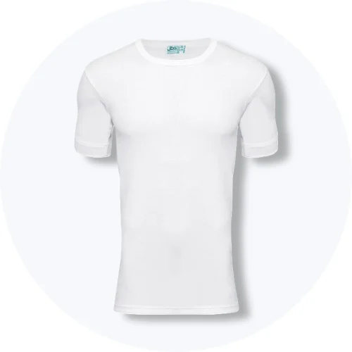 Her ses en hvid T-shirt til mænd på en lysegrå baggrund.
