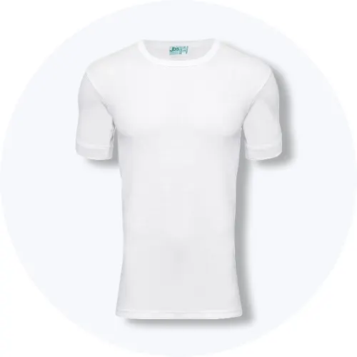Her ses en hvid T-shirt til mænd på en lysegrå baggrund.