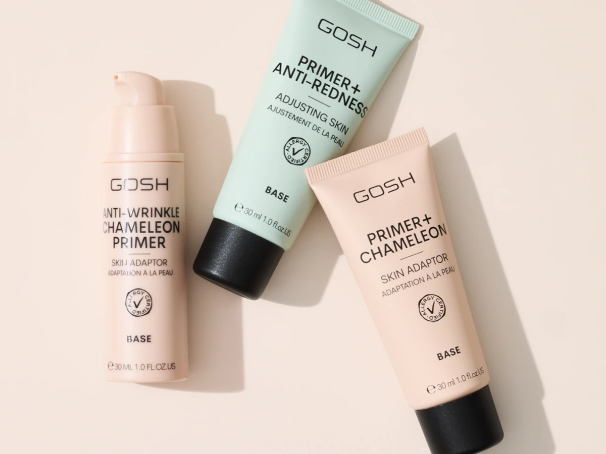 Her ses tre primere fra GOSH Copenhagen arrangeret mod en lys baggrund: Anti-Wrinkle Chameleon Primer, Primer+ Anti-Redness og Primer+ Chameleon.