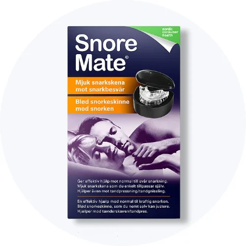SnoreMate snorkeskinne i lilla emballage på lys grå baggrund.
