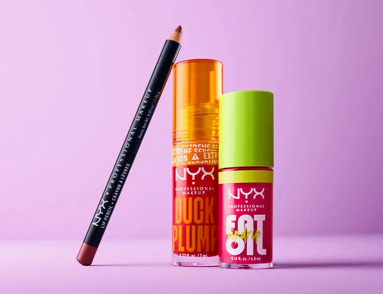 Her ses en lilla baggrund med tre forskellige NYX produkter til læberne.