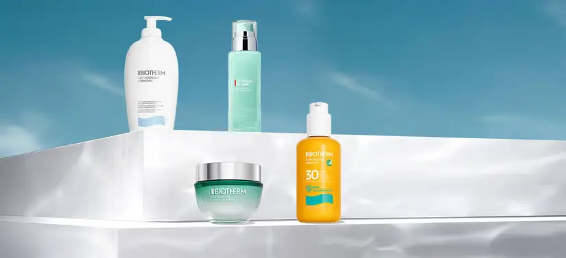 Her ses fire Biotherm produkter på en hvid og blå baggrund.
