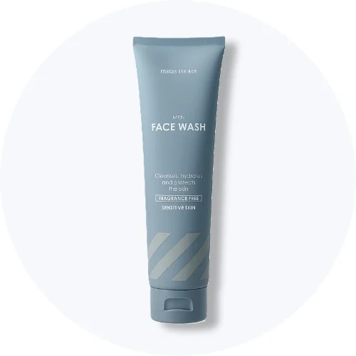 Her ses en Matas Striber Men Face Wash i blå emballage på en lys baggrund.