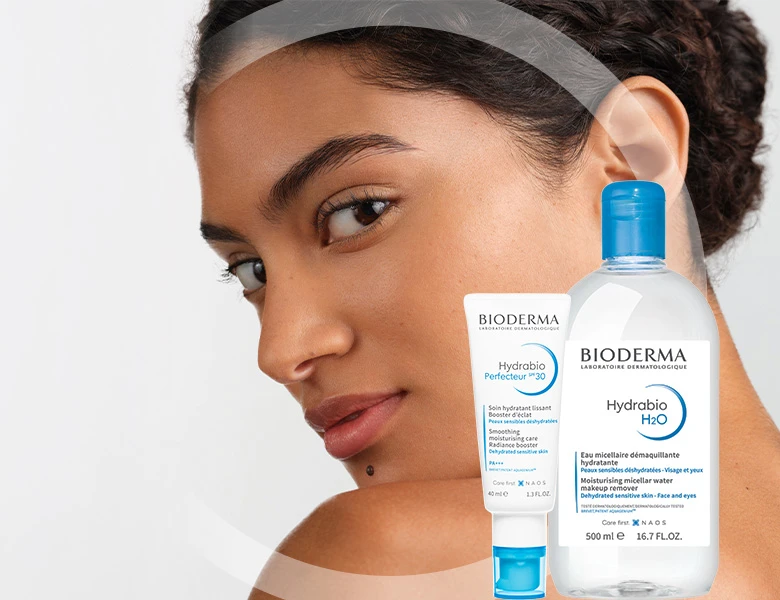 En person med Bioderma Hydrabio Perfecteur 30 creme og Hydrabio H2O micellar rensevand til dehydreret sensitiv hud.
