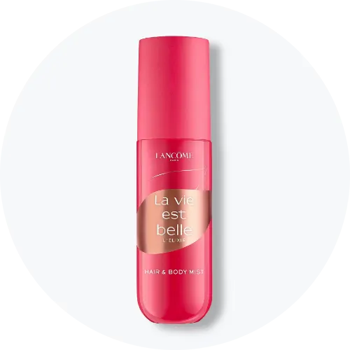 Her ses en rød La Vie Est Belle body mist fra Lancôme