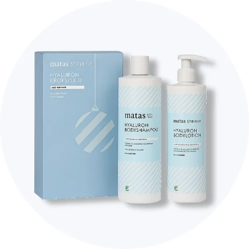 Matas Striber Hyaluron kropsplejesæt med bodyshampoo og bodylotion i lyseblå emballage.