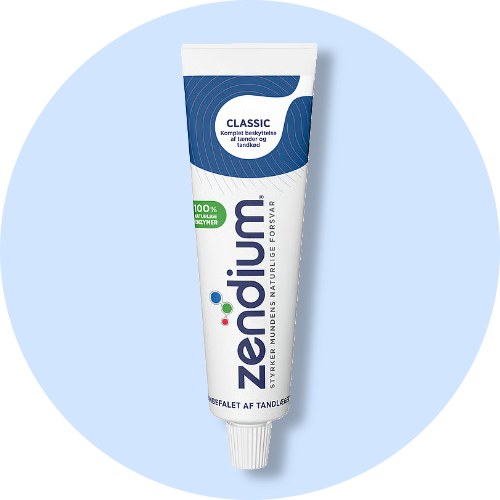 Zendium Classic tandpasta tube. Tekst: 'Komplet beskyttelse af tænder og tandkød' og 'Anbefalet af tandlæger'.