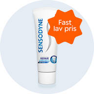 Her ses en hvid tandpastatube fra Sensodyne. Baggrunden er lyseblå.
