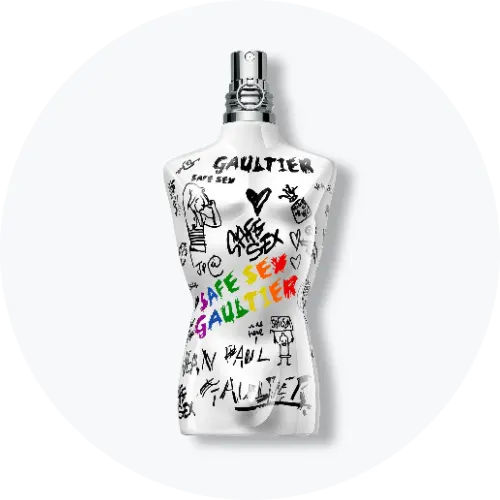 Her ses en parfume fra Jean Paul Gaultier på en lysegrå baggrund