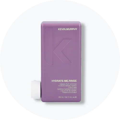 Her ses Kevin Murphy Hydrate-Me.Rinse i en lilla emballage med hvidt låg. På emballagen står blandt andet “Kevin.Murphy”, “Hydrate-Me.Rinse” og “250 ml”.