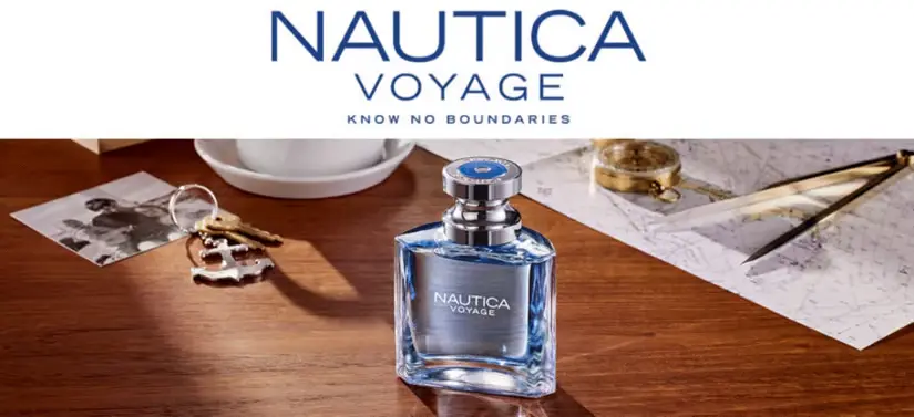 Her ses en blå Nautica parfume på et træbord.