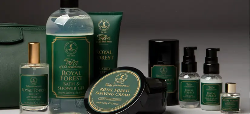 Her ses en masse forskellige Taylor of Old Bond Street produkter i grønne farver. Baggrunden er mørk.